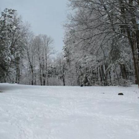 Tumble Inn Schroon Lake Rum bild